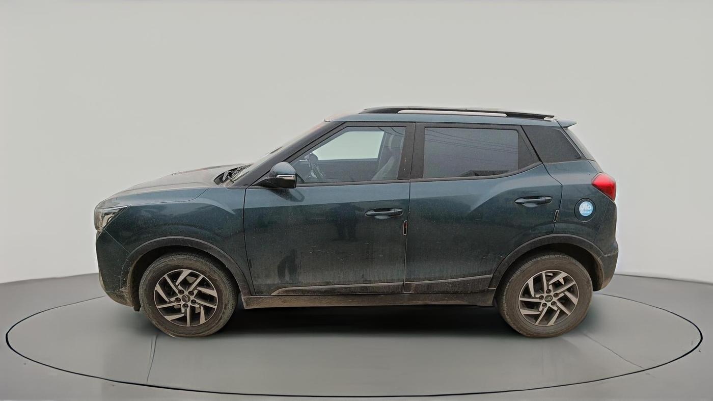 2022 Mahindra XUV300 W8 (O) 1.5 DIESEL AMT, Diesel, Automatic, 1,79,344 km, exterior