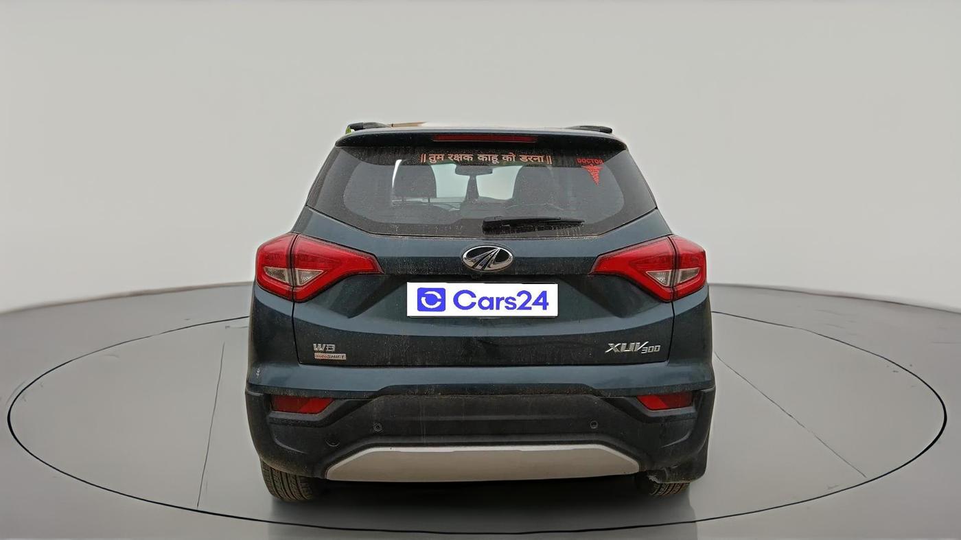 2022 Mahindra XUV300 W8 (O) 1.5 DIESEL AMT, Diesel, Automatic, 1,79,344 km, exterior