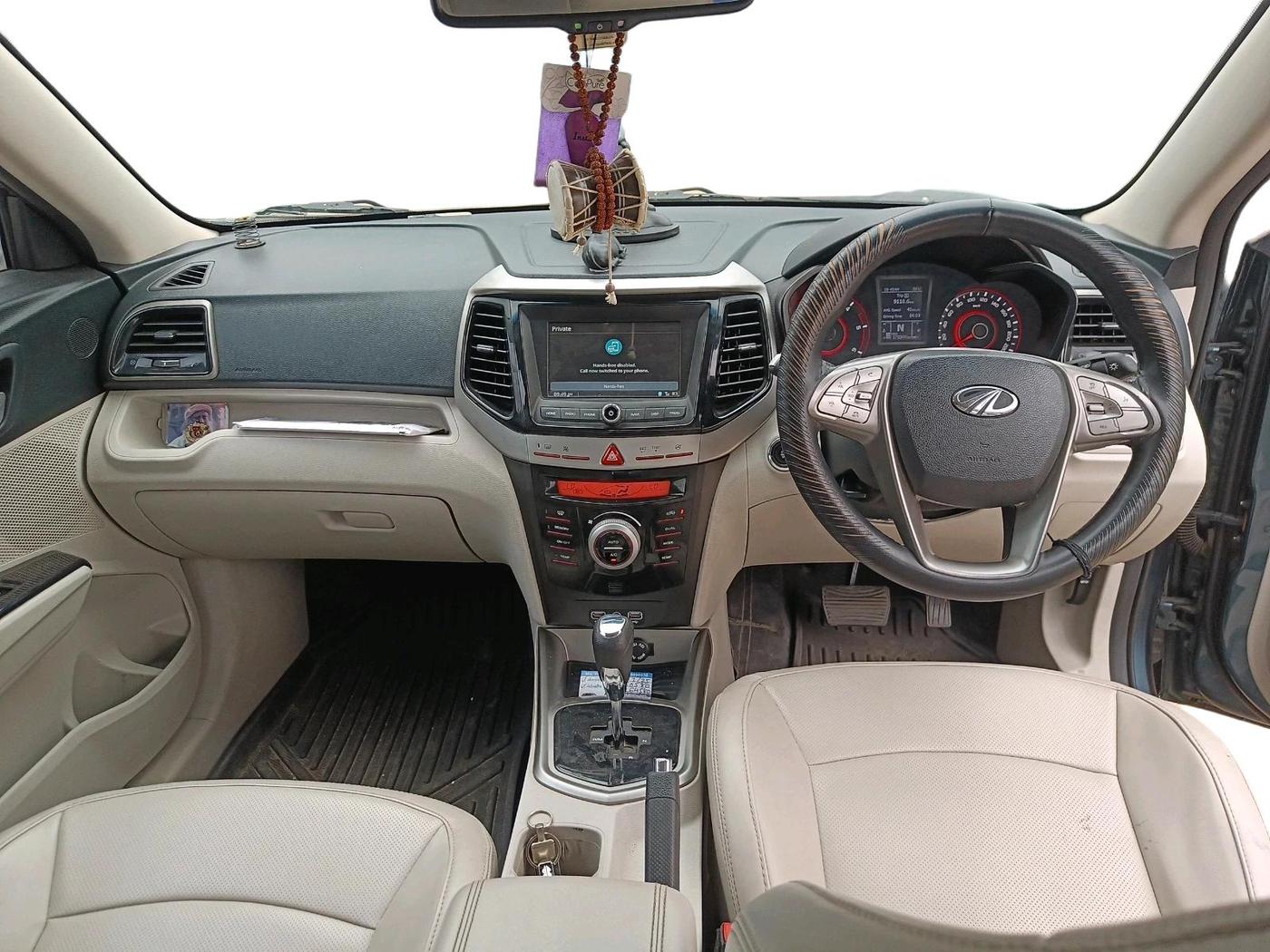 2022 Mahindra XUV300 W8 (O) 1.5 DIESEL AMT, Diesel, Automatic, 1,79,344 km, interior