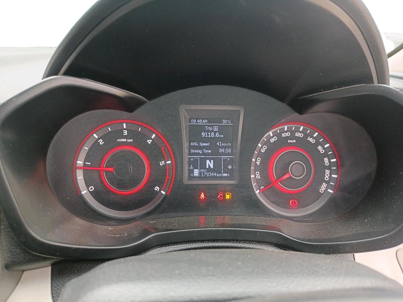 2022 Mahindra XUV300 W8 (O) 1.5 DIESEL AMT, Diesel, Automatic, 1,79,344 km, interior