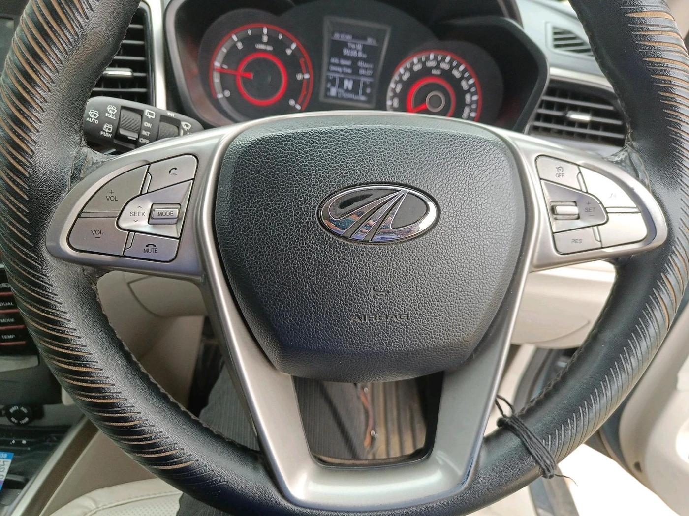 2022 Mahindra XUV300 W8 (O) 1.5 DIESEL AMT, Diesel, Automatic, 1,79,344 km, interior