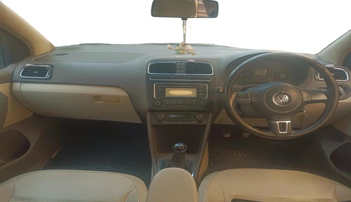 2014 Volkswagen Vento HIGHLINE DIESEL 1.6, Diesel, Manual, 1,21,528 km, interior