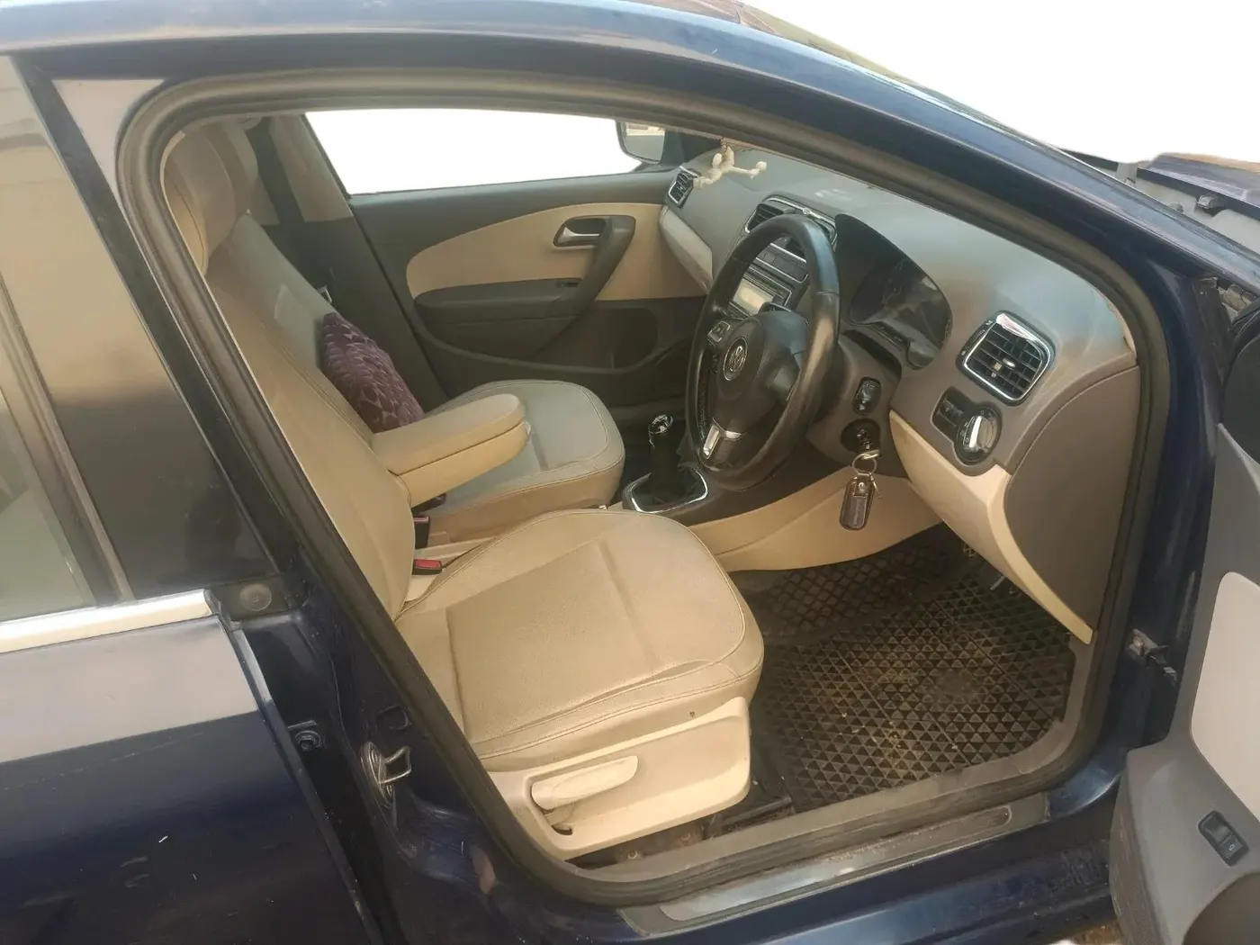 2014 Volkswagen Vento HIGHLINE DIESEL 1.6, Diesel, Manual, 1,21,528 km, interior