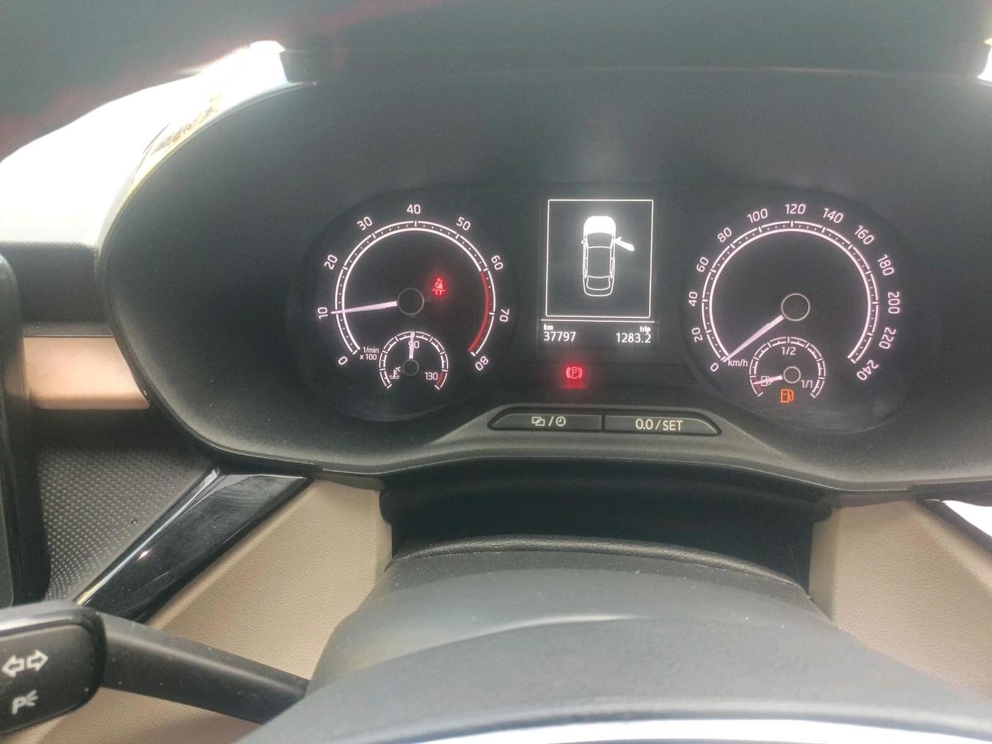 2023 Skoda SLAVIA STYLE 1.0L TSI MT, Petrol, Manual, 37,797 km, interior