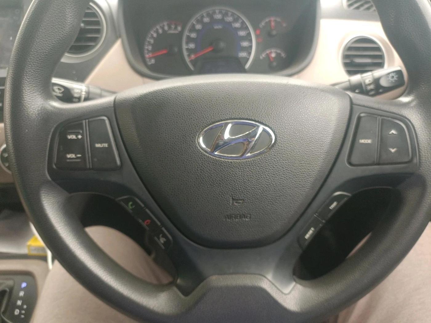 2018 Hyundai Grand i10 SPORTZ AT 1.2 KAPPA VTVT, Petrol, Automatic, 66,019 km, interior