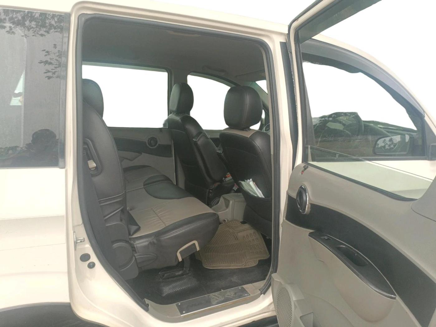2016 Mahindra NUVOSPORT N8, Diesel, Manual, 1,46,978 km, interior