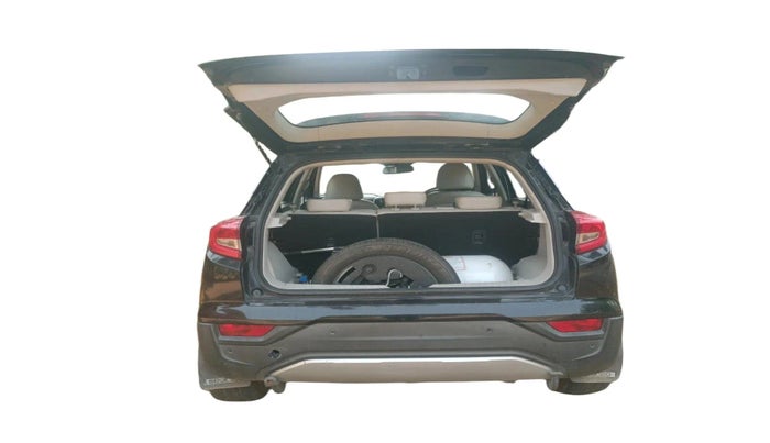 2019 Mahindra XUV300 W8 (O) 1.2 PETROL, CNG, Manual, 1,77,838 km, exterior