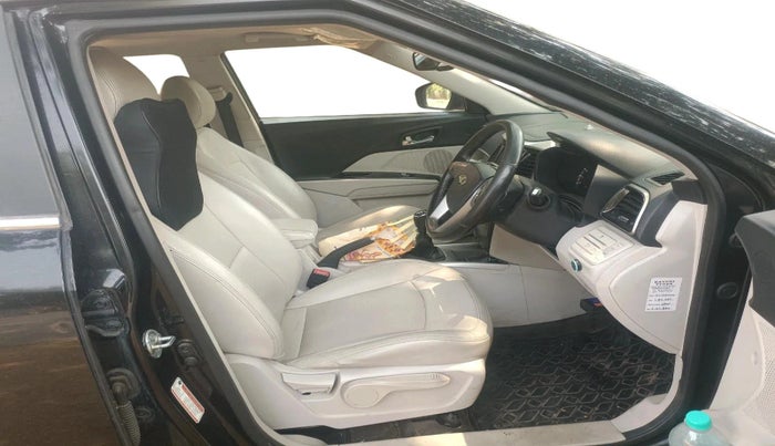 2019 Mahindra XUV300 W8 (O) 1.2 PETROL, CNG, Manual, 1,77,838 km, interior