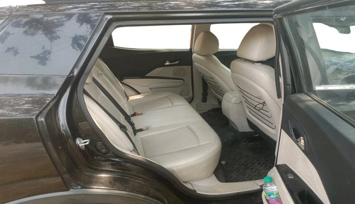2019 Mahindra XUV300 W8 (O) 1.2 PETROL, CNG, Manual, 1,77,838 km, interior