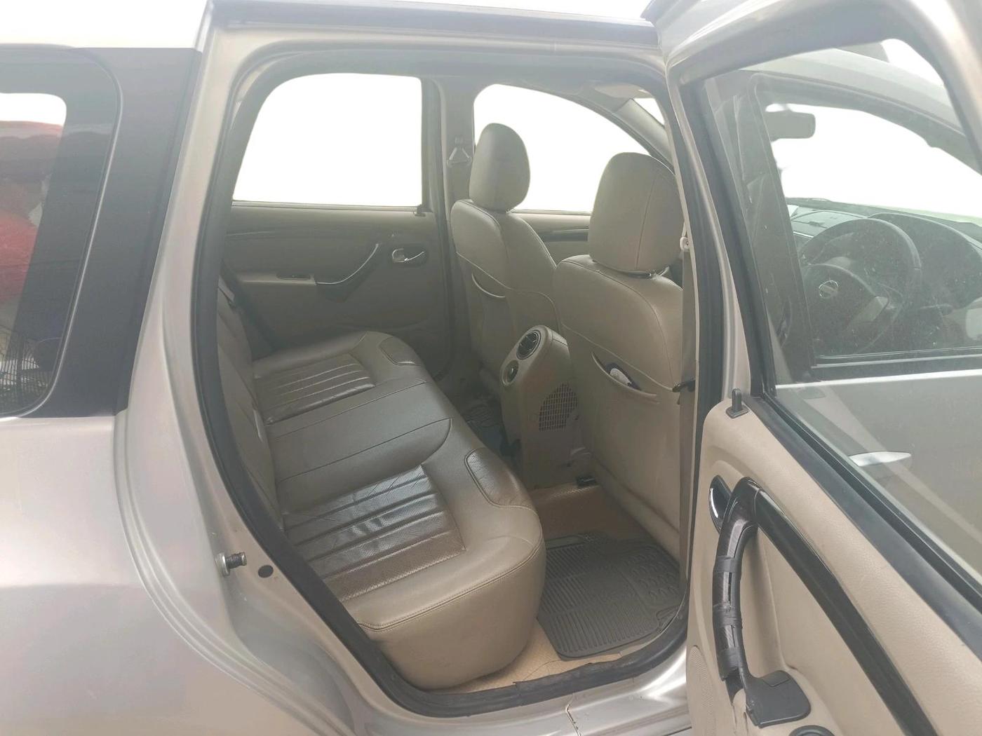 2014 Nissan Terrano XV D THP PREMIUM 110 PS, Diesel, Manual, 1,63,691 km, interior