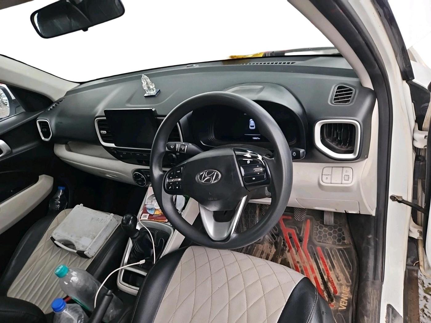 2022 Hyundai VENUE S 1.2, Petrol, Manual, 1,08,027 km, interior