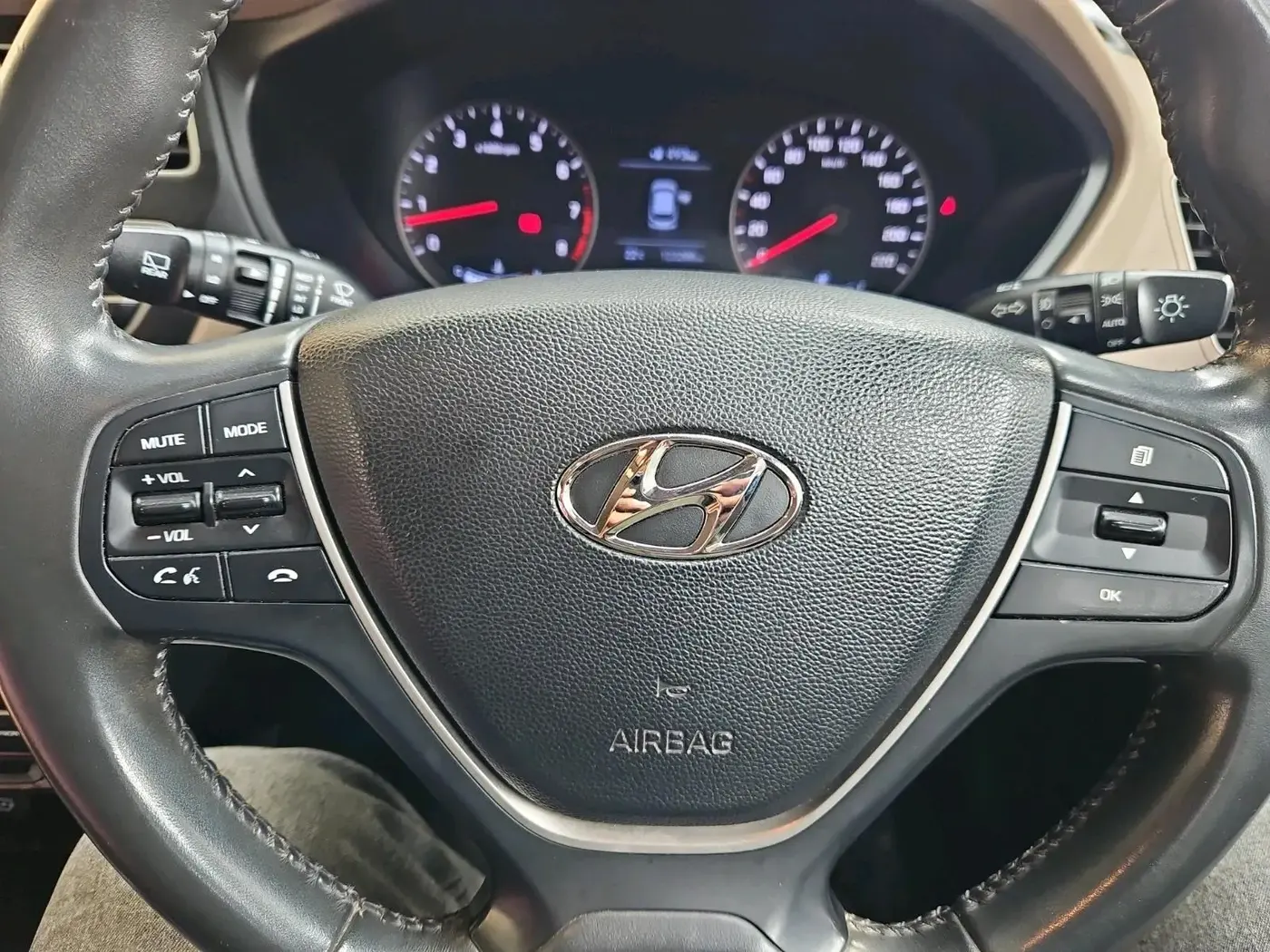 2019 Hyundai Elite i20 ASTA 1.2 (O), Petrol, Manual, 1,29,103 km, interior