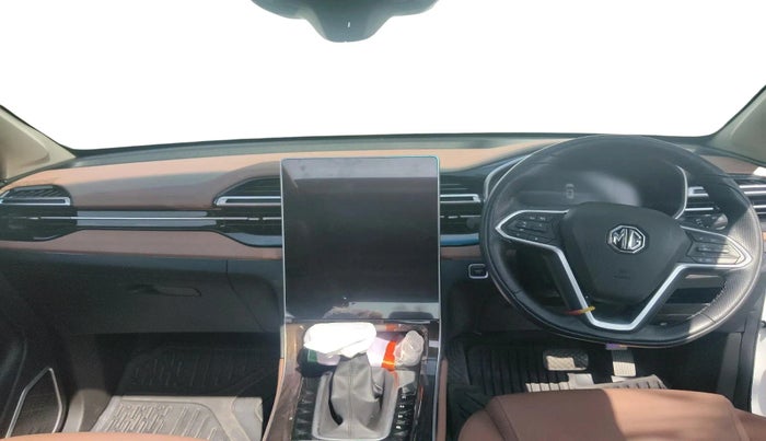 2025 MG HECTOR PLUS SAVVY PRO 1.5 TURBO CVT 7 STR, Petrol, Automatic, 8,040 km, interior