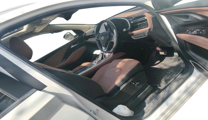 2025 MG HECTOR PLUS SAVVY PRO 1.5 TURBO CVT 7 STR, Petrol, Automatic, 8,040 km, interior