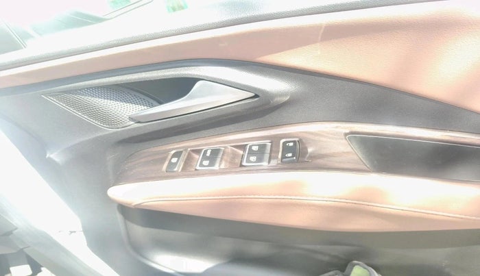 2025 MG HECTOR PLUS SAVVY PRO 1.5 TURBO CVT 7 STR, Petrol, Automatic, 8,040 km, interior