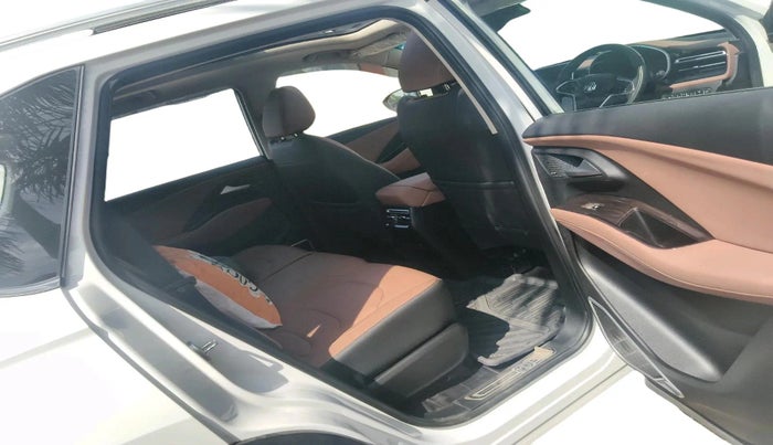 2025 MG HECTOR PLUS SAVVY PRO 1.5 TURBO CVT 7 STR, Petrol, Automatic, 8,040 km, interior