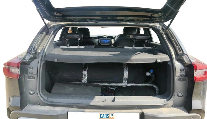 2025 Nissan MAGNITE Acenta B4D 1.0 Petrol MT, CNG, Manual, 17,615 km, exterior