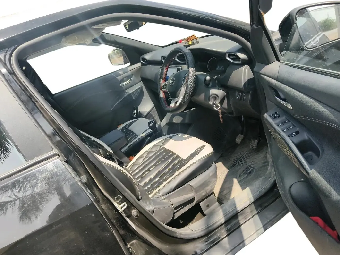 2025 Nissan MAGNITE Acenta B4D 1.0 Petrol MT, CNG, Manual, 17,615 km, interior