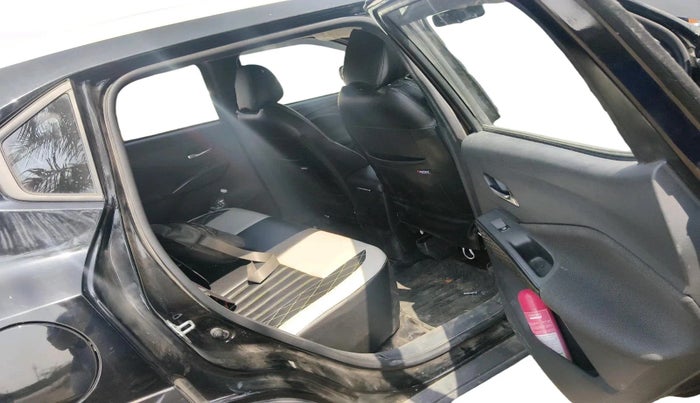 2025 Nissan MAGNITE Acenta B4D 1.0 Petrol MT, CNG, Manual, 17,615 km, interior