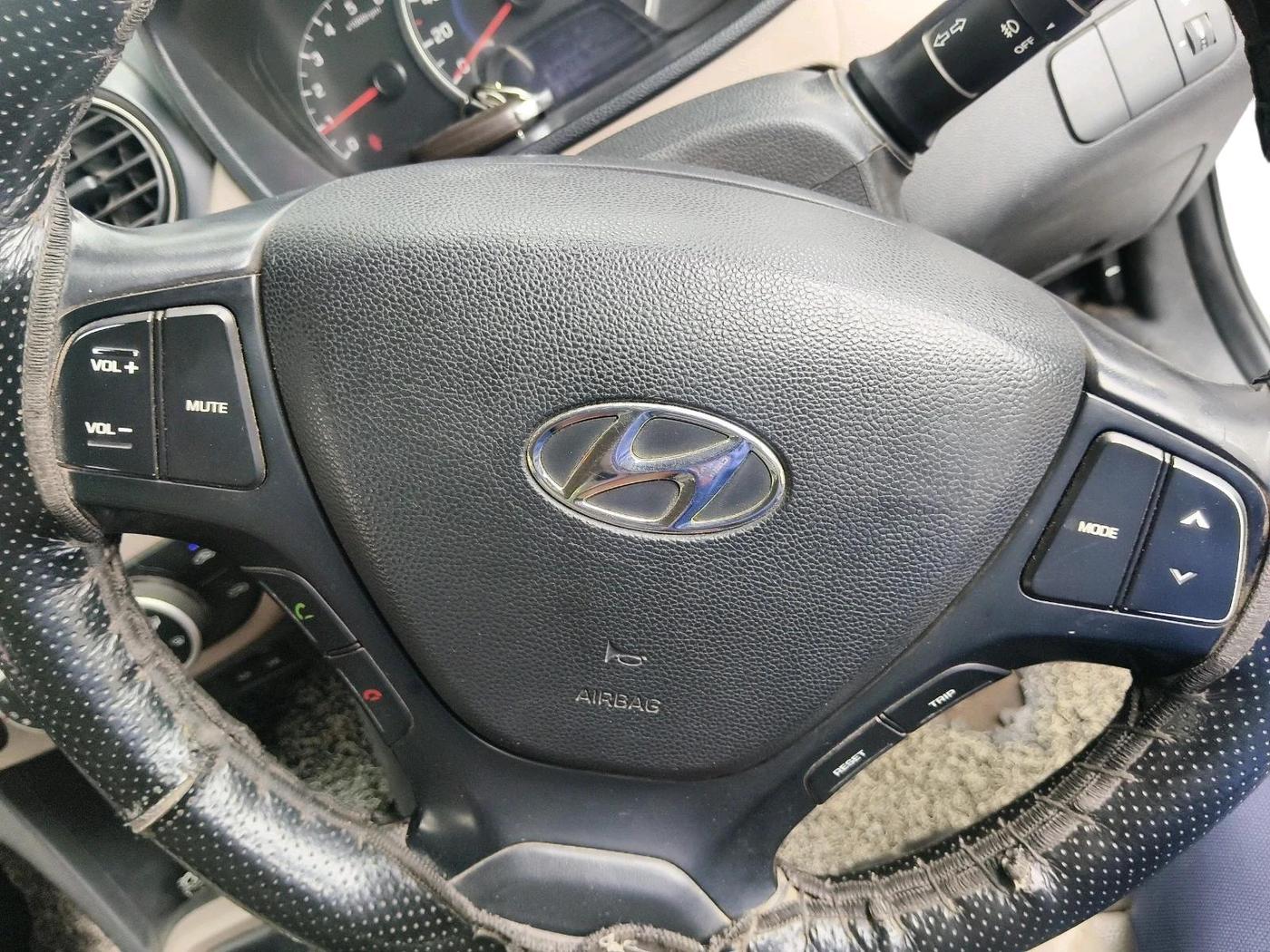 2016 Hyundai Grand i10 ASTA 1.1 CRDI, Diesel, Manual, 1,72,256 km, interior
