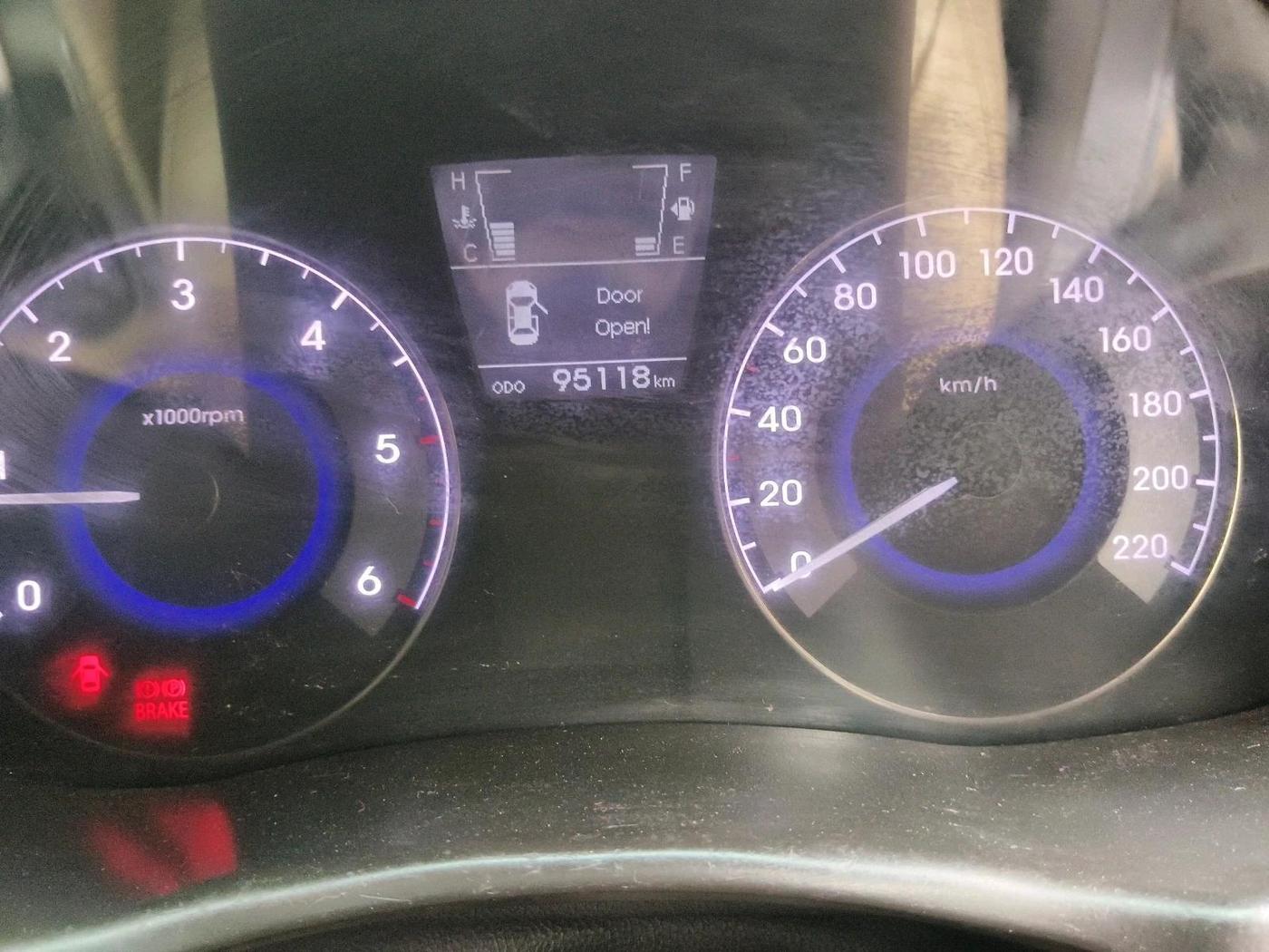 2014 Hyundai Verna FLUIDIC 1.6 CRDI SX, Diesel, Manual, 95,118 km, interior