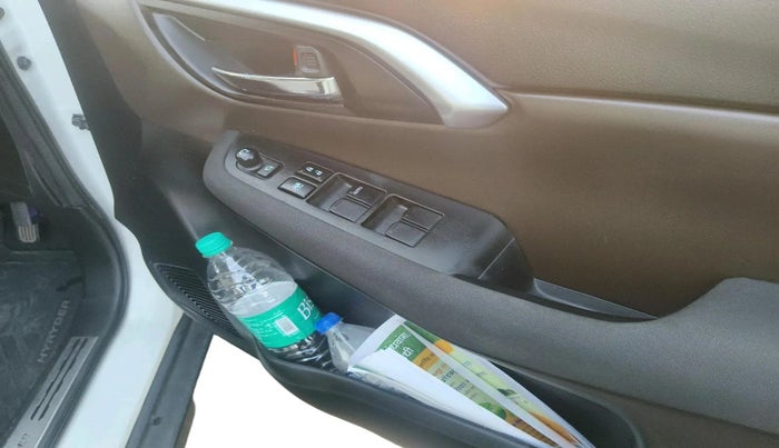 2022 Toyota URBAN CRUISER HYRYDER S HYBRID, Hybrid, Automatic, 54,000 km, interior