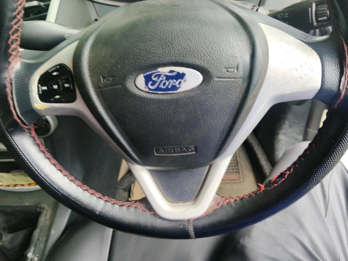 2011 Ford Fiesta TITANIUM DIESEL, Diesel, Manual, 1,44,171 km, interior