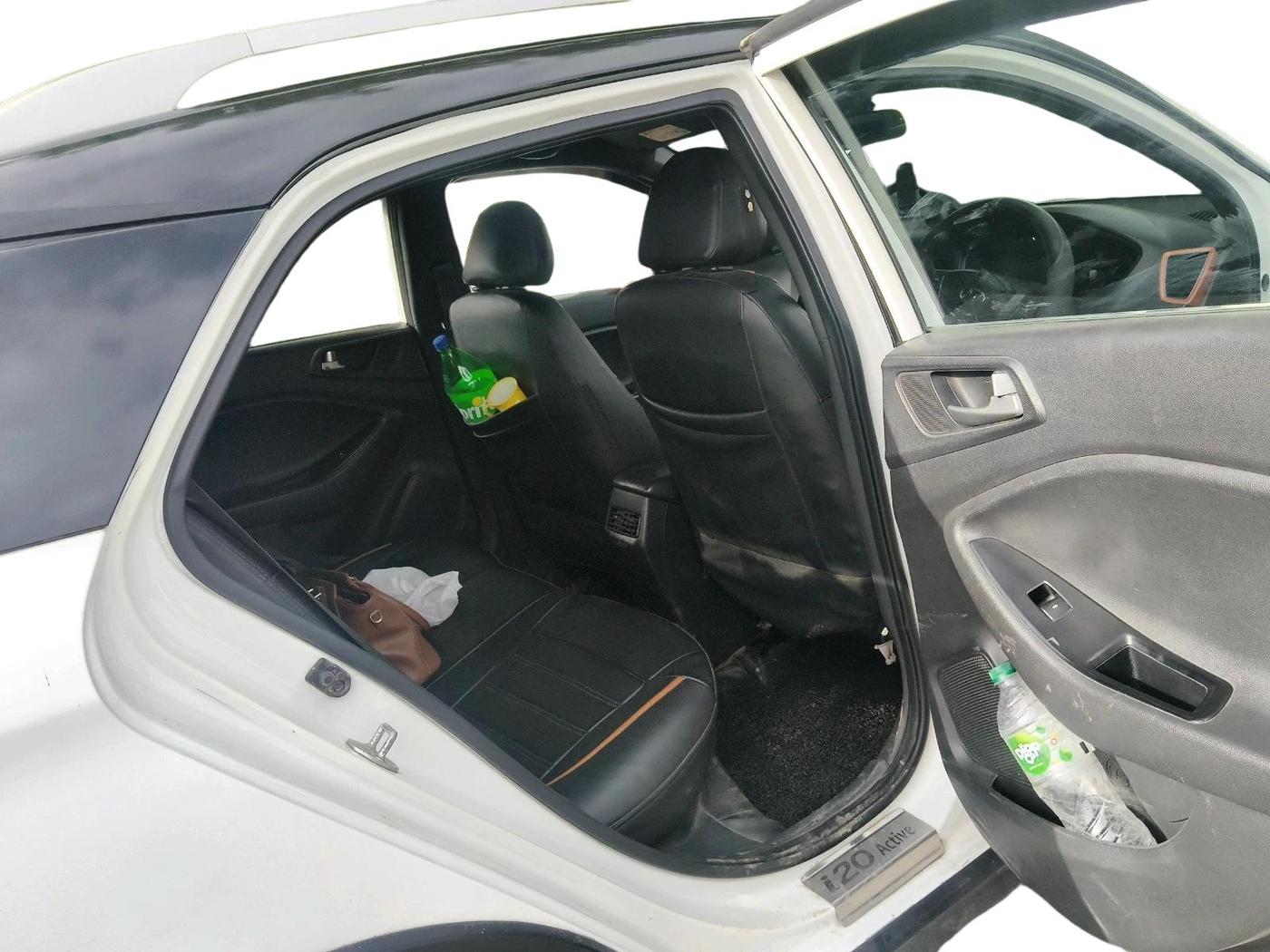 2015 Hyundai i20 Active 1.2 S, Petrol, Manual, 1,08,550 km, interior