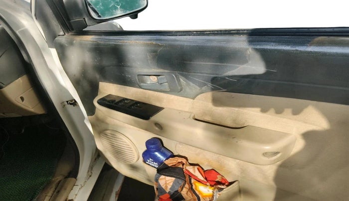 2013 Chevrolet Tavera NEO 3 LS 10 STR BS IV, Diesel, Manual, 4,48,733 km, interior