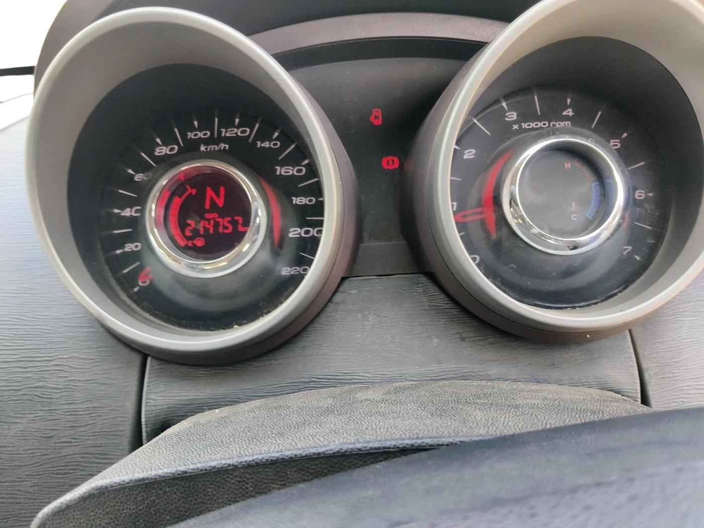 2015 Mahindra XUV500 W6, Diesel, Manual, 2,14,757 km, interior