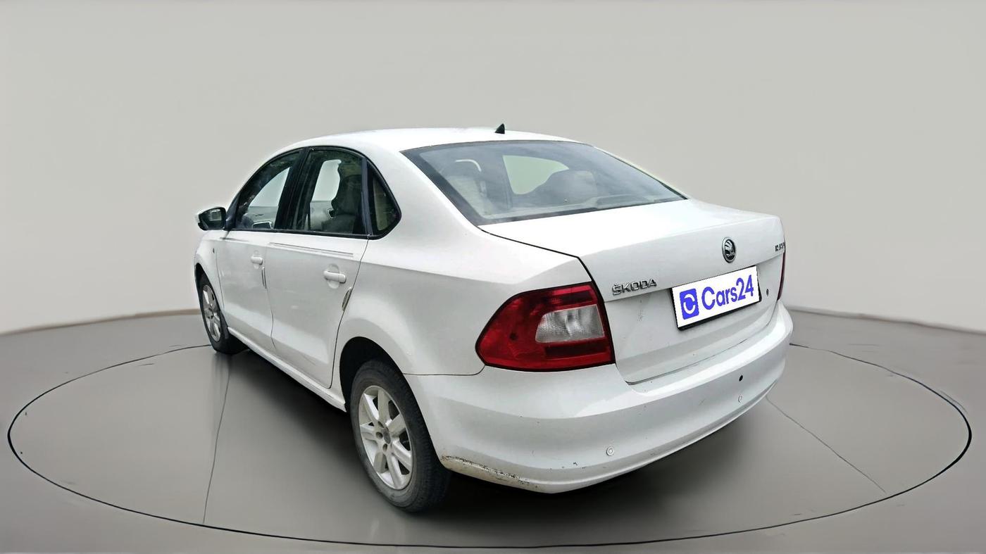 2014 Skoda Rapid AMBITION 1.6 TDI CR MT, Diesel, Manual, 1,24,067 km, exterior