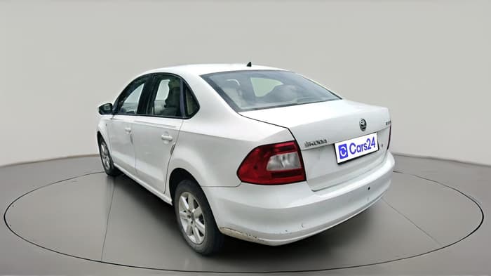 2014 Skoda Rapid AMBITION 1.6 TDI CR MT, Diesel, Manual, 1,24,067 km, exterior
