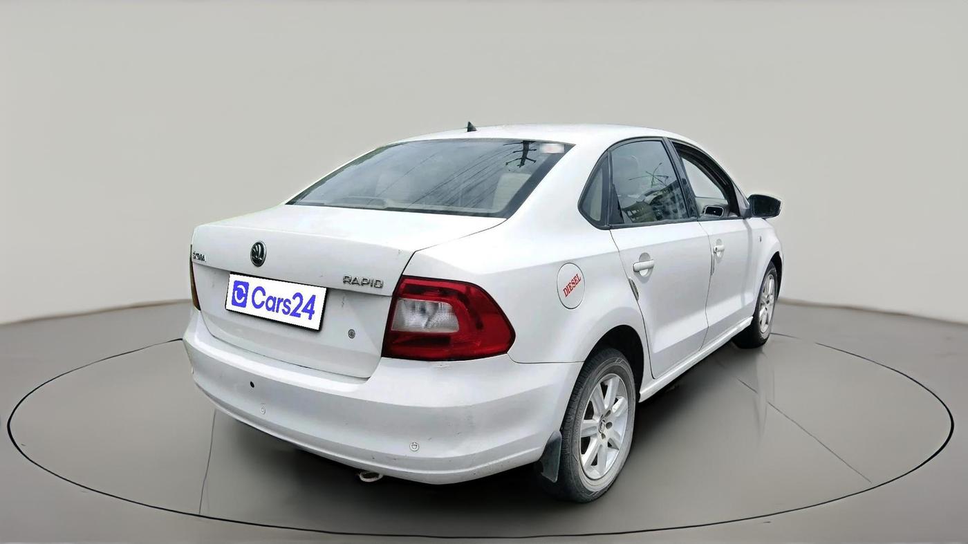 2014 Skoda Rapid AMBITION 1.6 TDI CR MT, Diesel, Manual, 1,24,067 km, exterior
