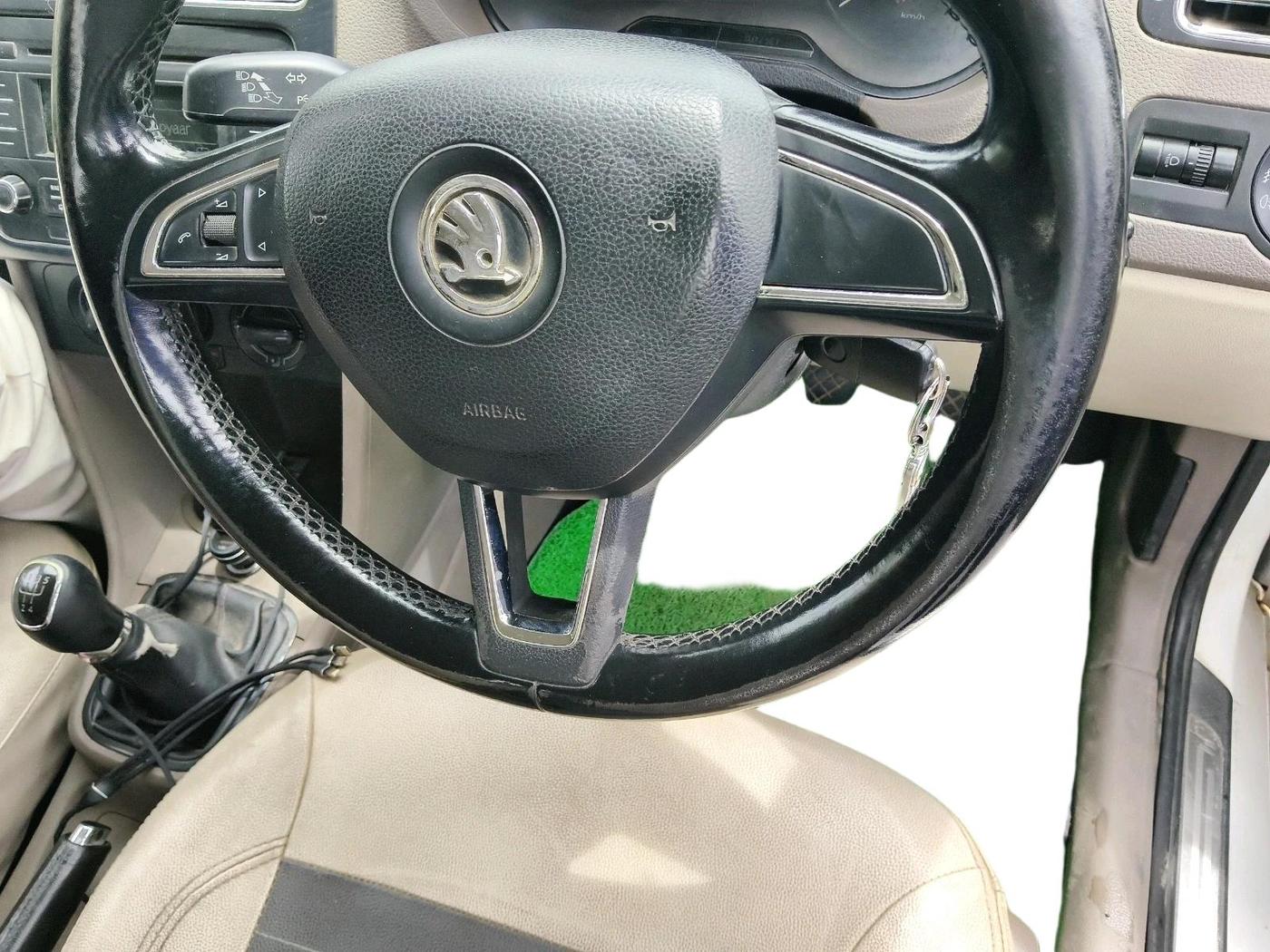 2014 Skoda Rapid AMBITION 1.6 TDI CR MT, Diesel, Manual, 1,24,067 km, interior