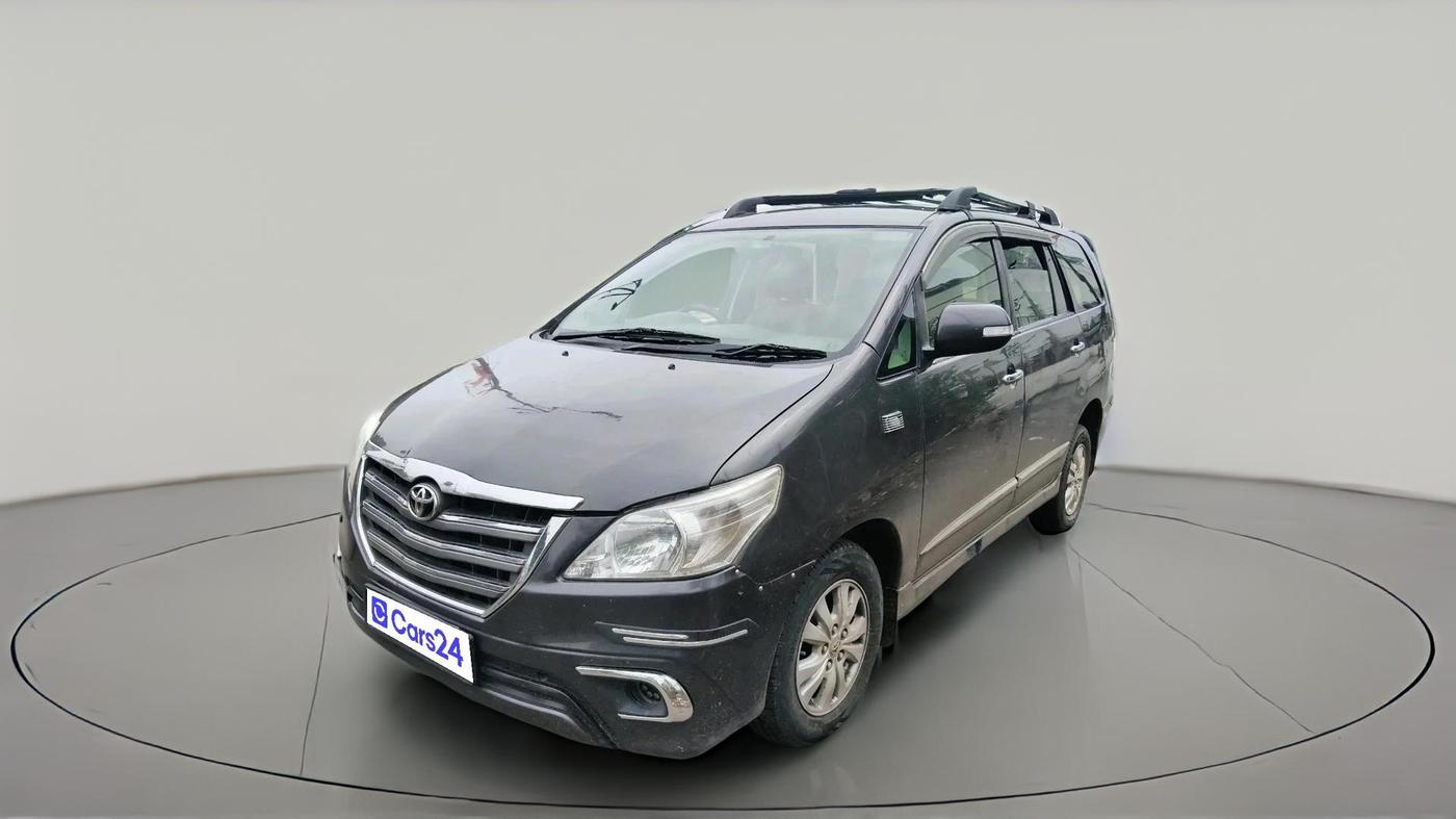 2011 Toyota Innova V 2.5 8 STR, Diesel, Manual, 1,21,407 km, exterior