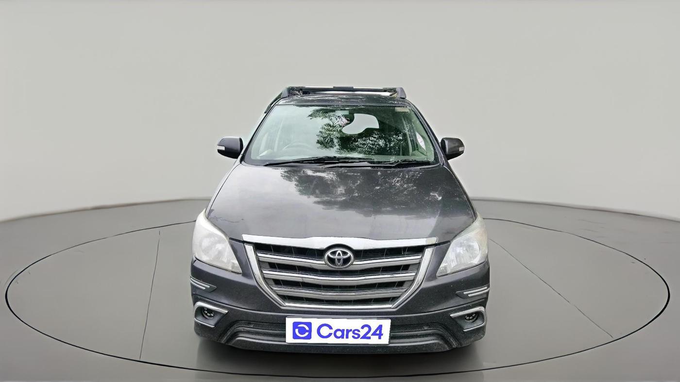 2011 Toyota Innova V 2.5 8 STR, Diesel, Manual, 1,21,407 km, exterior