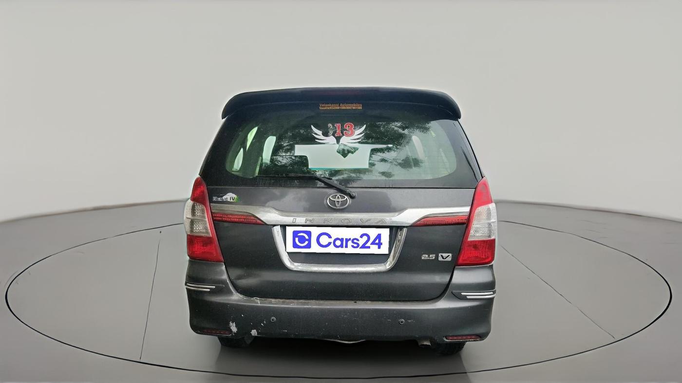 2011 Toyota Innova V 2.5 8 STR, Diesel, Manual, 1,21,407 km, exterior