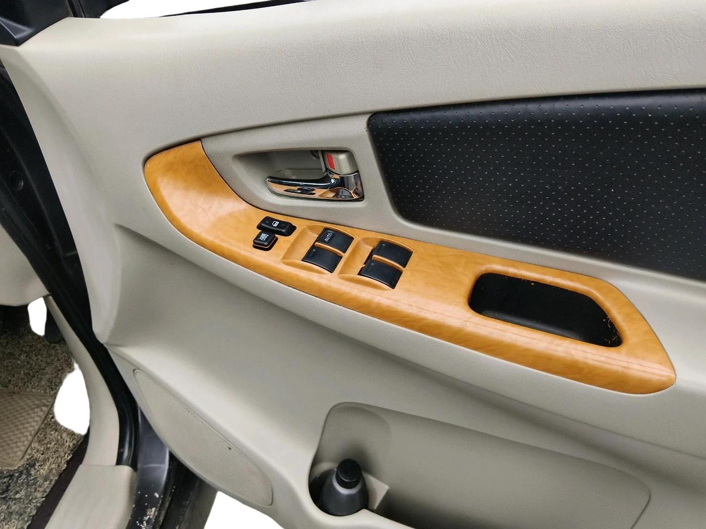 2011 Toyota Innova V 2.5 8 STR, Diesel, Manual, 1,21,407 km, interior