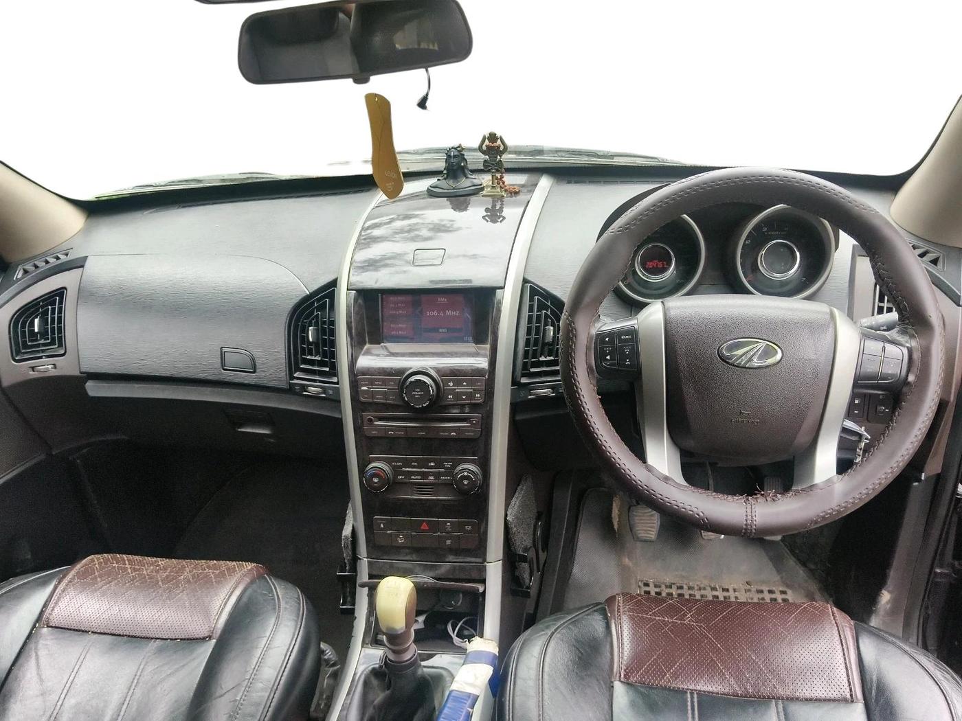 2012 Mahindra XUV500 W8, Diesel, Manual, 2,04,767 km, interior
