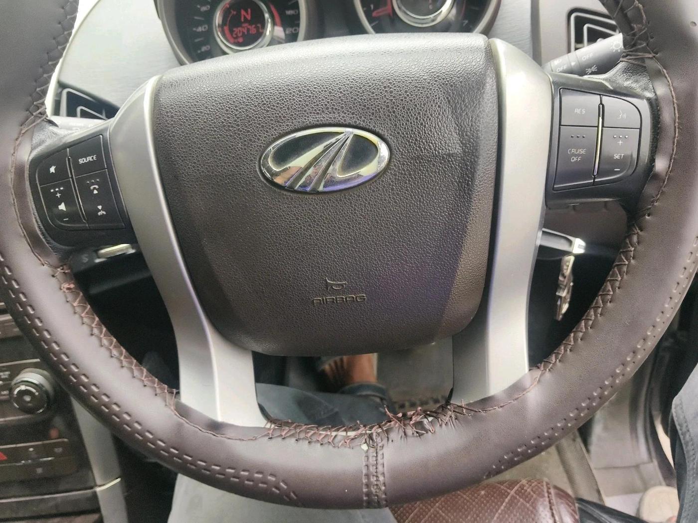 2012 Mahindra XUV500 W8, Diesel, Manual, 2,04,767 km, interior