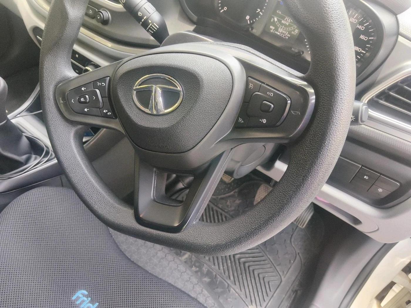 2020 Tata ALTROZ XT PETROL, Petrol, Manual, 98,443 km, interior