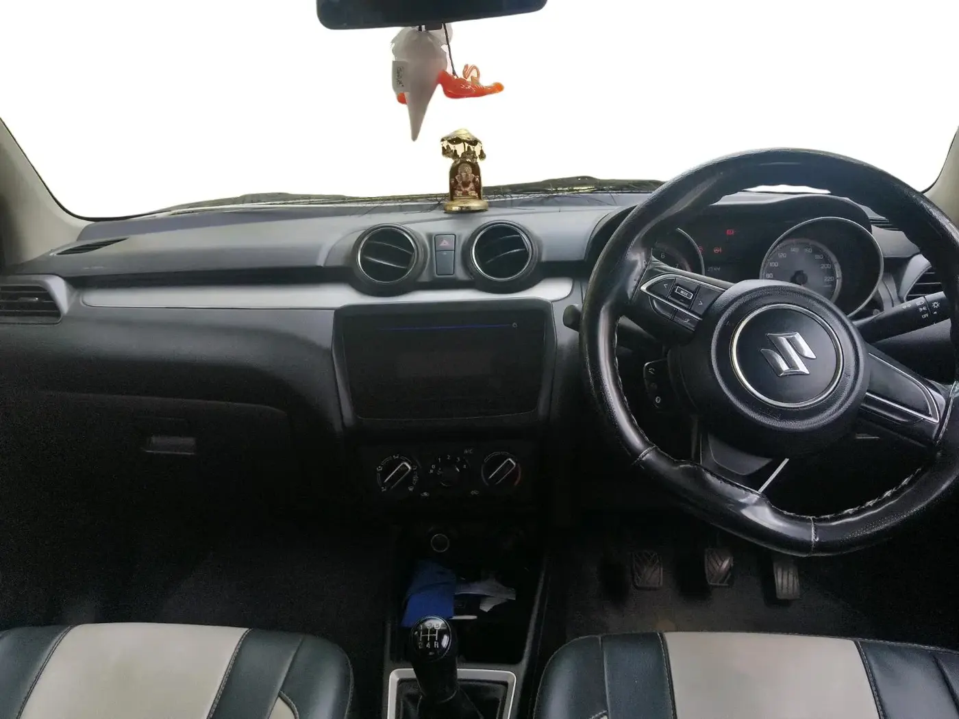 2021 Maruti Swift VXI, Petrol, Manual, 1,21,582 km, interior