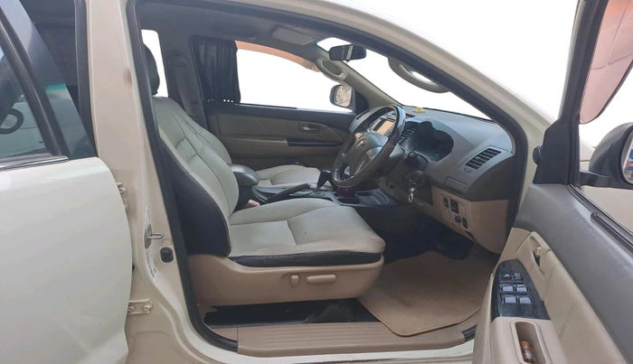 2013 Toyota Fortuner 3.0 4X2 AT, Diesel, Automatic, 3,38,528 km, interior