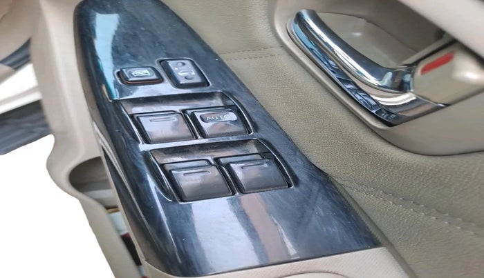 2013 Toyota Fortuner 3.0 4X2 AT, Diesel, Automatic, 3,38,528 km, interior