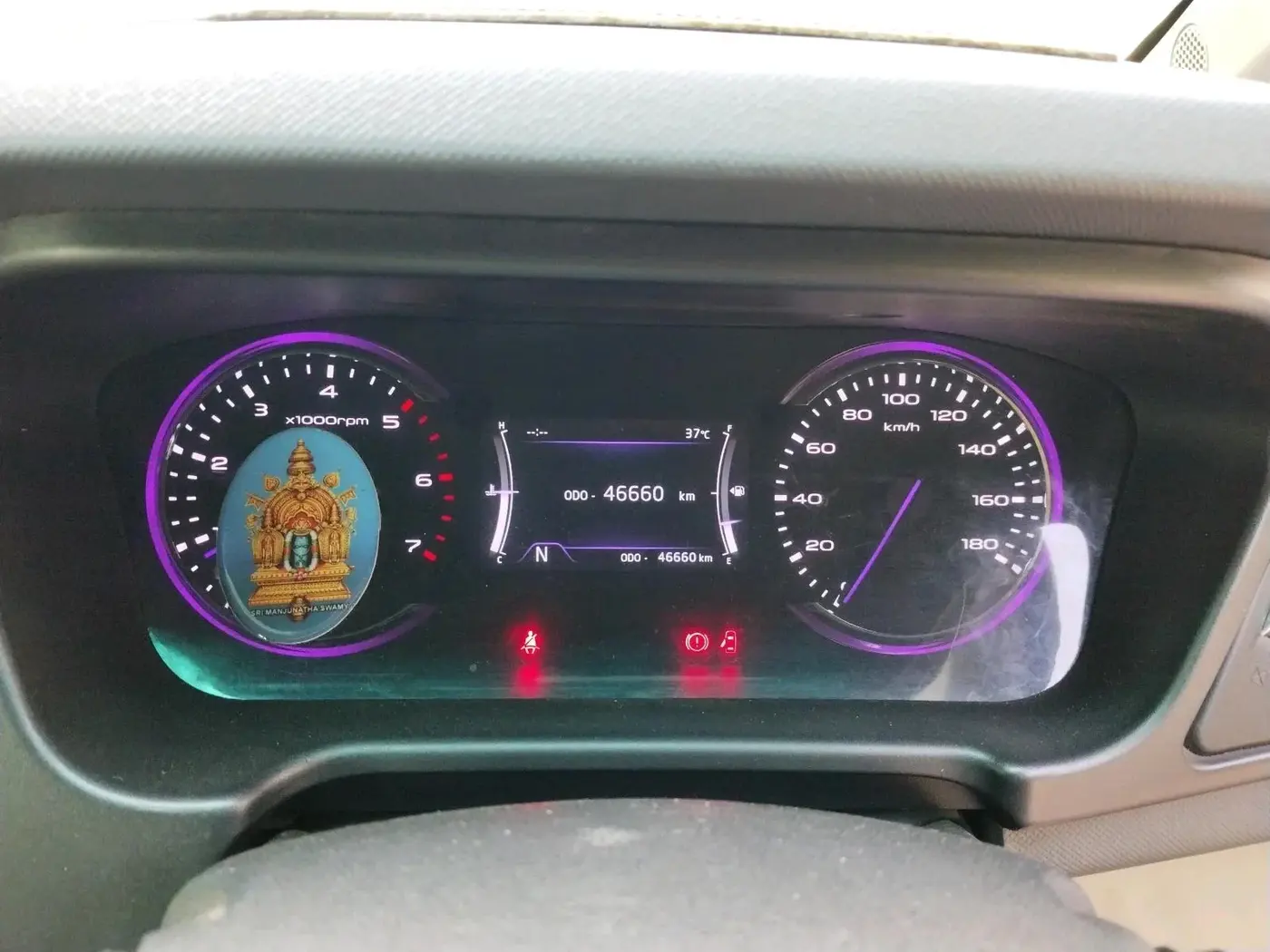 2018 Mahindra MARAZZO M6 8 STR, Diesel, Manual, 46,670 km, interior