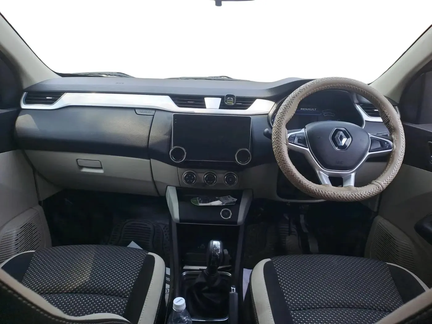 2023 Renault TRIBER RXZ AMT, Petrol, Automatic, 33,638 km, interior