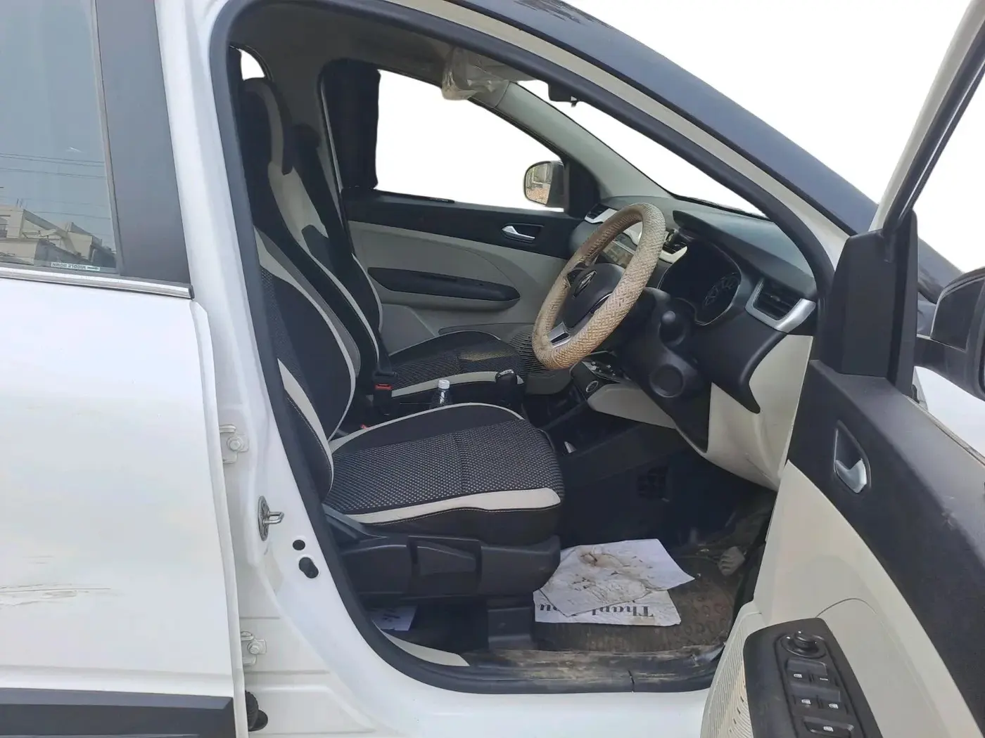 2023 Renault TRIBER RXZ AMT, Petrol, Automatic, 33,638 km, interior