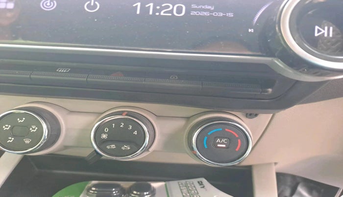 2023 Renault TRIBER RXZ AMT, Petrol, Automatic, 33,638 km, interior