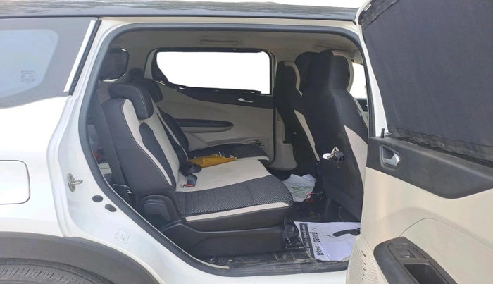 2023 Renault TRIBER RXZ AMT, Petrol, Automatic, 33,638 km, interior