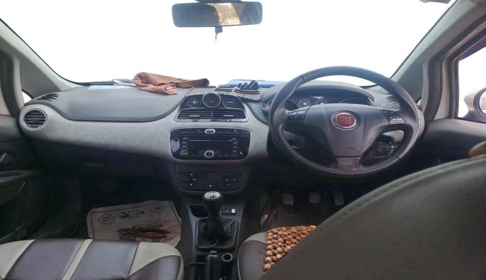 2015 Fiat Avventura EMOTION MULTIJET 1.3, Diesel, Manual, 1,13,901 km, interior